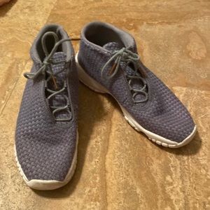 Women’s gray Jordan’s 5 1/2